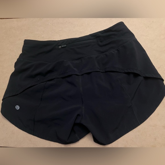Lululemon Speed up shorts 4’ Low rise - Picture 2 of 3